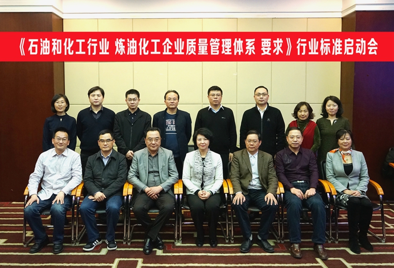 參會(huì)人員合影 參會(huì)人員合影